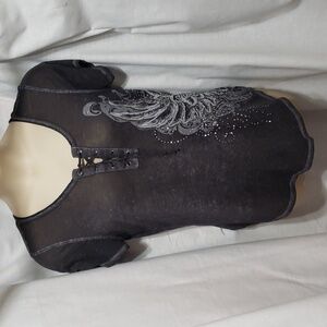 Maurices. Black/Gray Hues & White Graphic; Lace-up; Short Sleeve Tee. Size L EUC